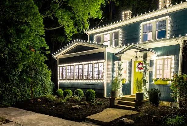 How to Give Your Home Christmas Curb Appeal | HGTV