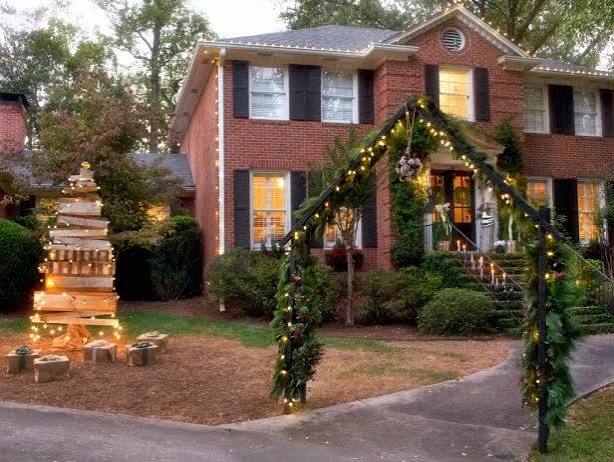 How to Give Your Home Christmas Curb Appeal | HGTV
