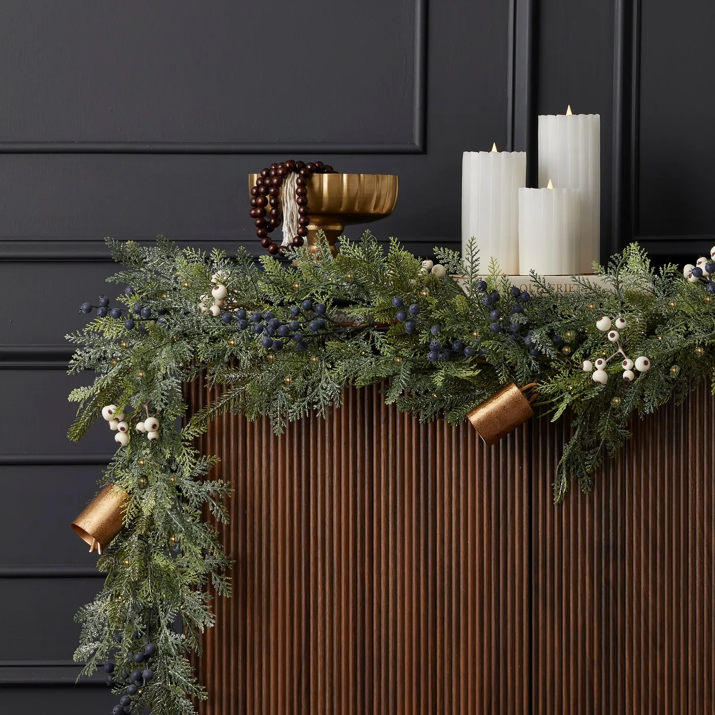How to Hang a Garland Without Nails | Seasonal LLC