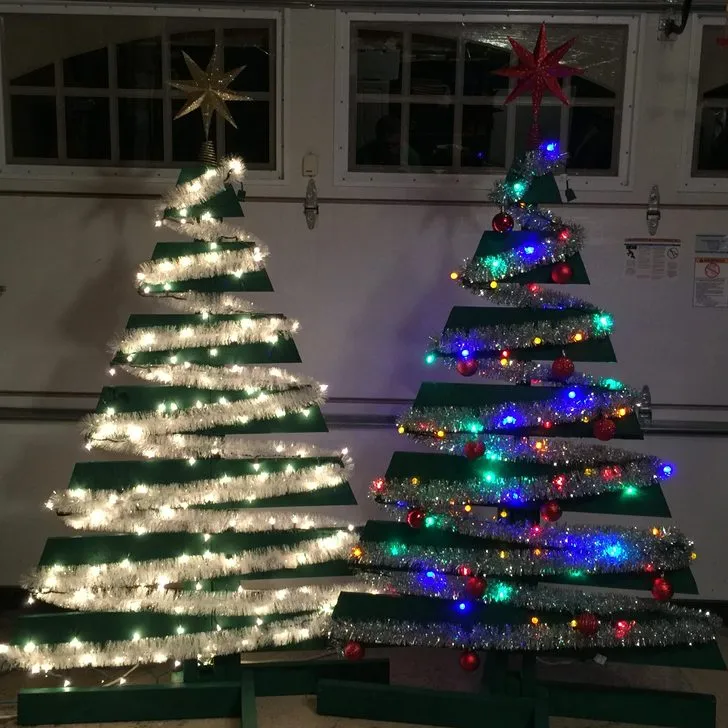 How to Make Two Christmas Trees from One Wooden Pallet - Imgur