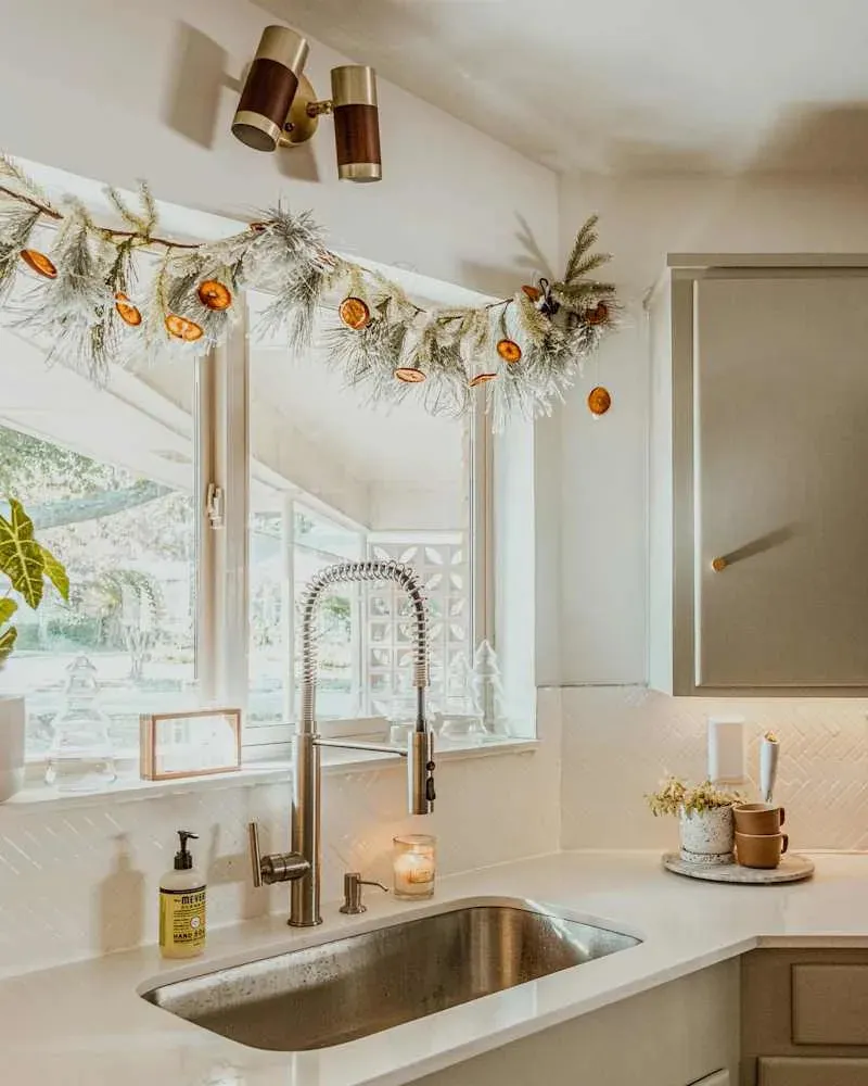I'm Absolutely in Love with This MCM Home's Perfect Retro Holiday Vibes - Yahoo Life UK