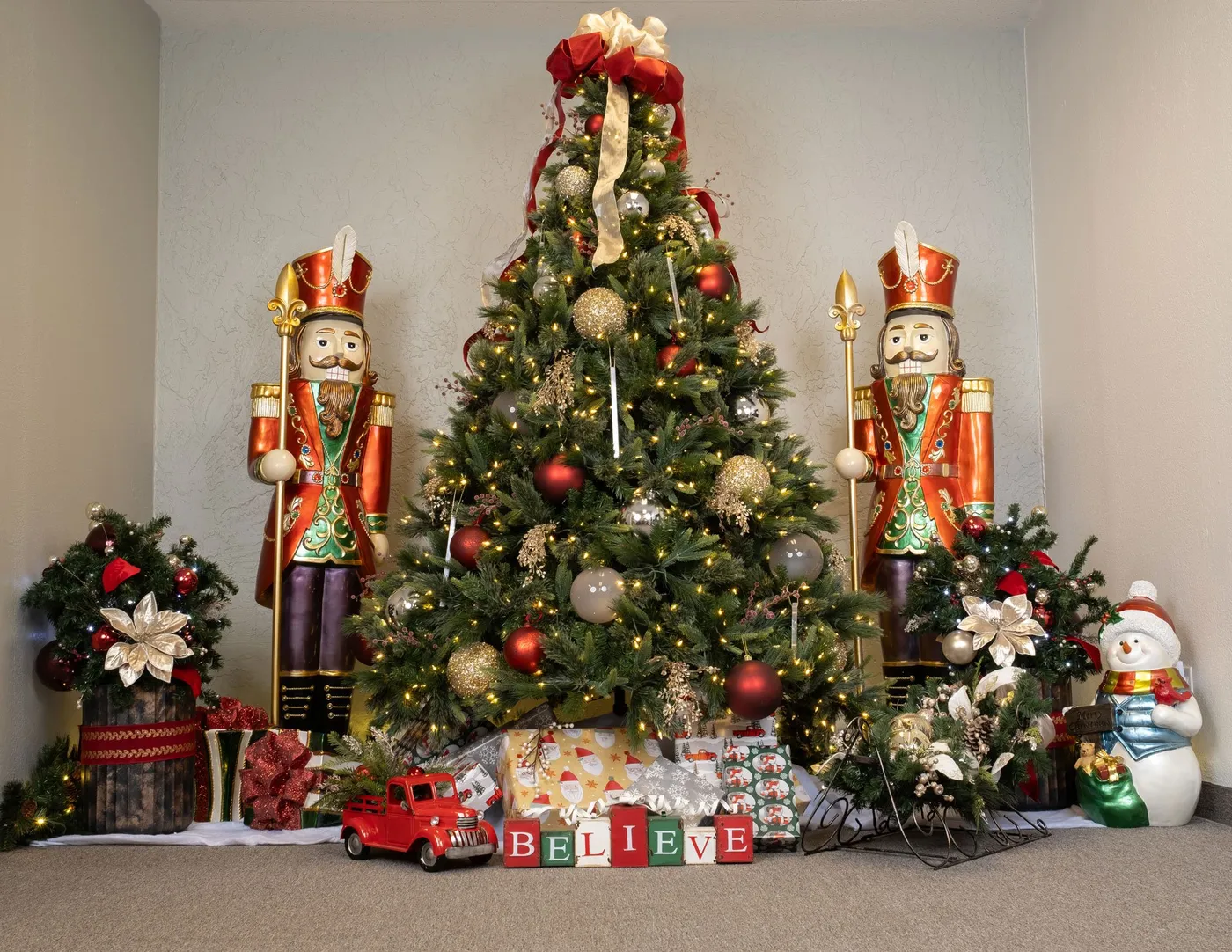 Interior Holiday Décor in Scottsdale, AZ