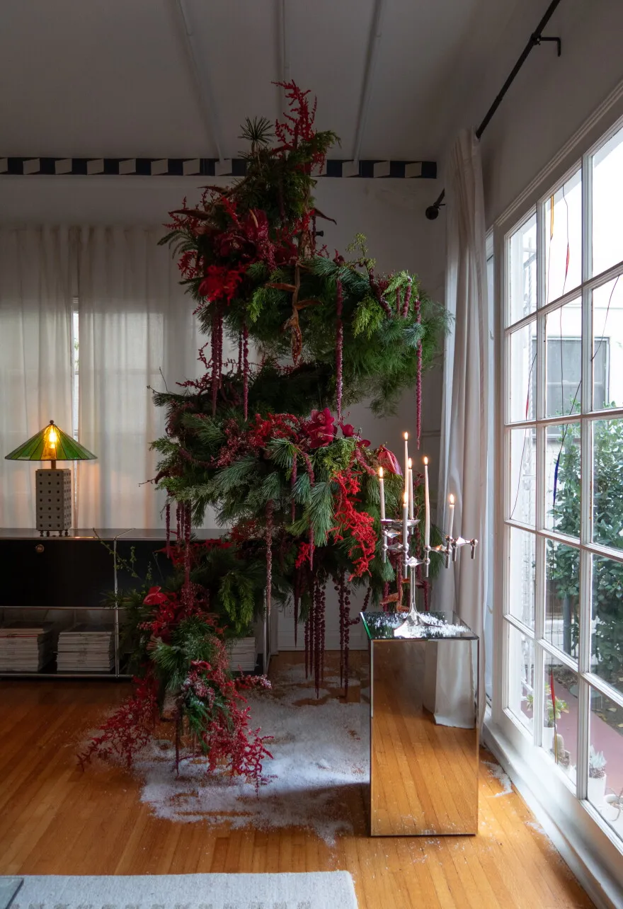 Internet decor legends redefine the Christmas tree