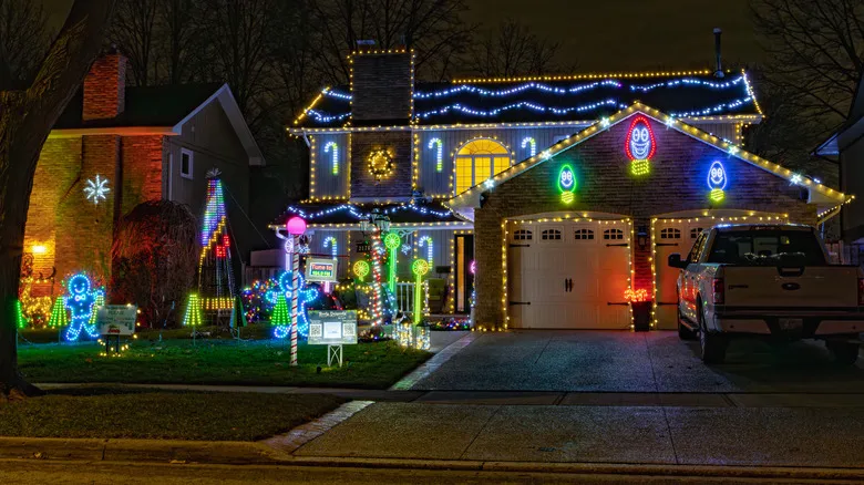 Is It Safe To Leave Outdoor Christmas Lights On All Night? Here's What To  Know