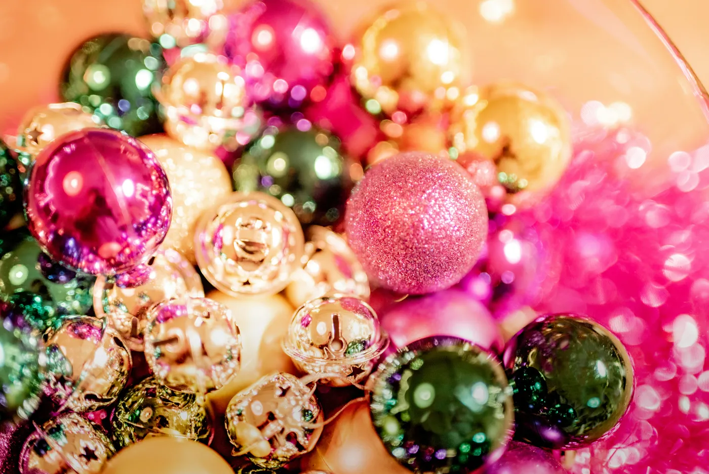 It's beginning to look a lot like Christmas
Everywhere you go
Take a look at the five and ten, it's glistening once again
With candy canes and silver lanes that glow