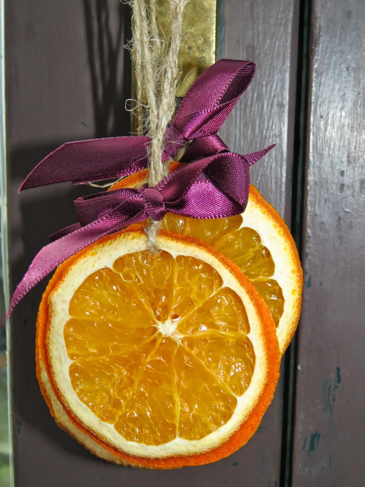 just saying ...: How to make dried orange slice Christmas decorations