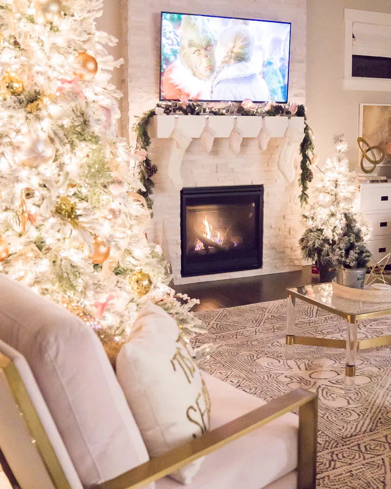 justatinabit-pink-gold-white-christmas-decorations-2019-home-tour-flocked- christmas-tree-seattle-home-blogger-9 | Just A Tina Bit