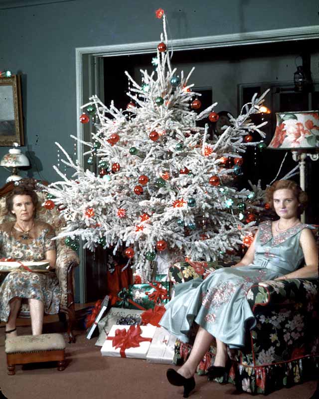 Light Old Aluminum Christmas Trees All About Aluminum Christmas Trees Atomic Ranch