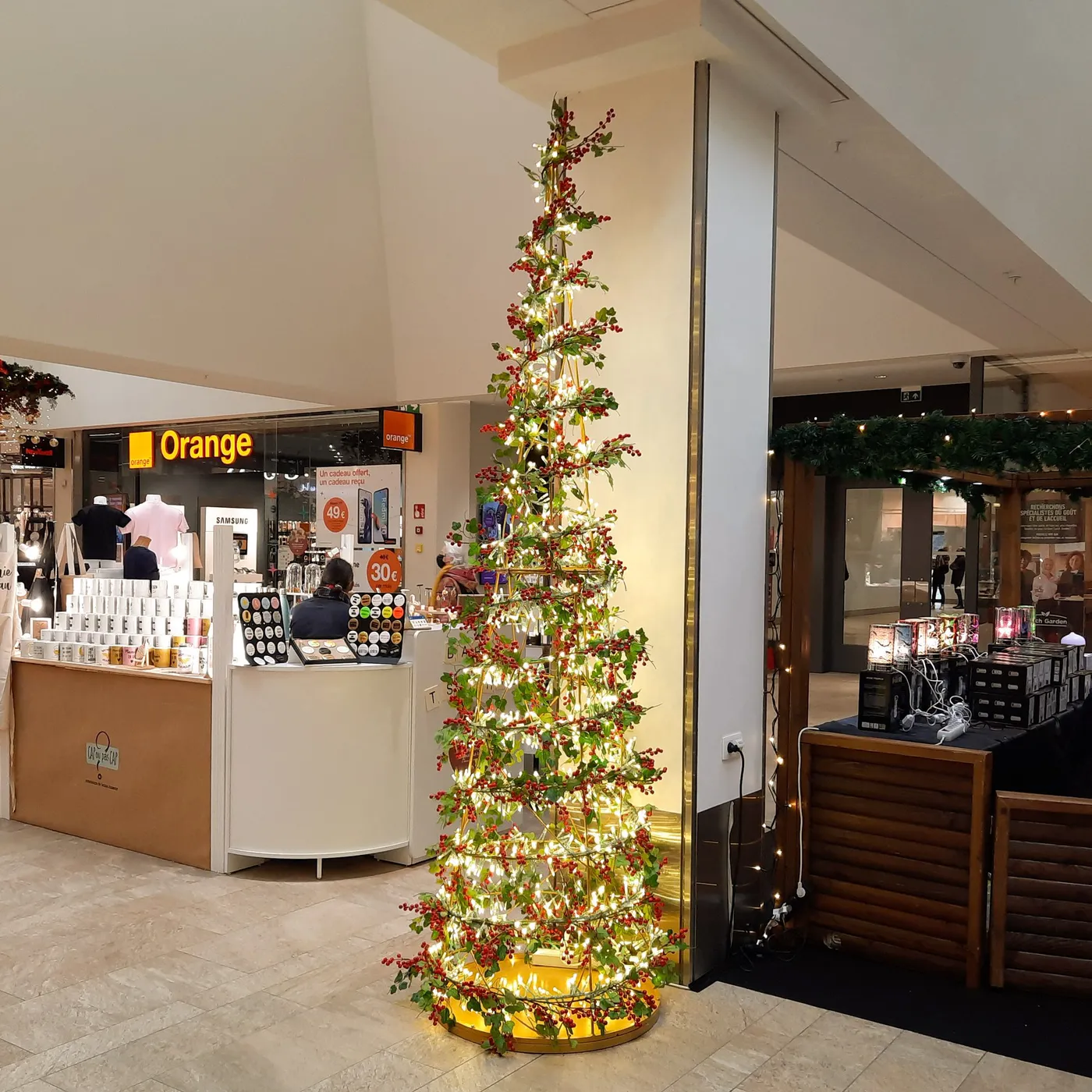 LINZ: A CHRISTMAS TREE WITH A MODERN TWIST! - Globall Concept