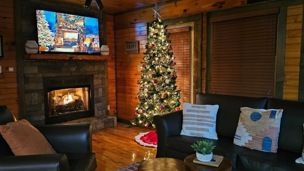 Luxury 5BR Gatlinburg Cabin | Sleeps 16 | Hot Tub • Theater • Pets OK -  Reserve Today - 2026 - Vrbo