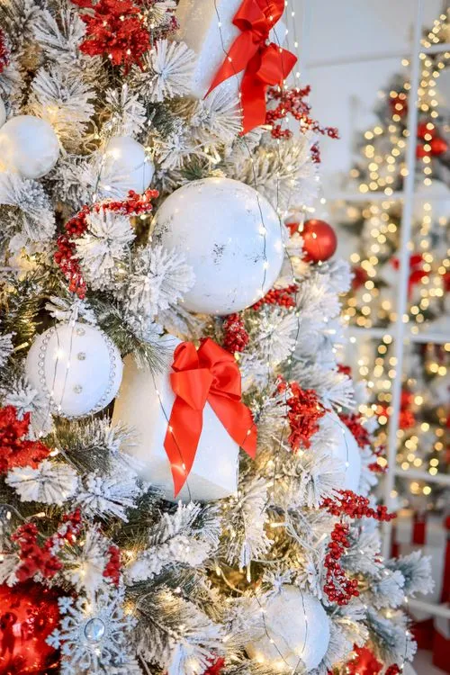 Magical Giant Christmas Tree and Gifts · Free Stock Photo