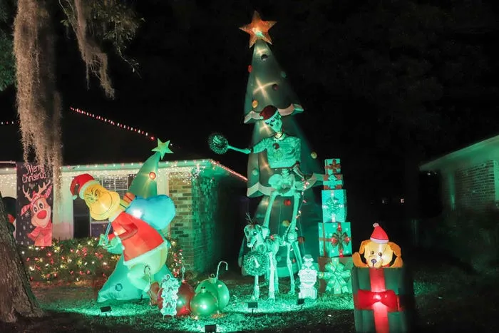 Merry and bright Savannah Holiday light displays