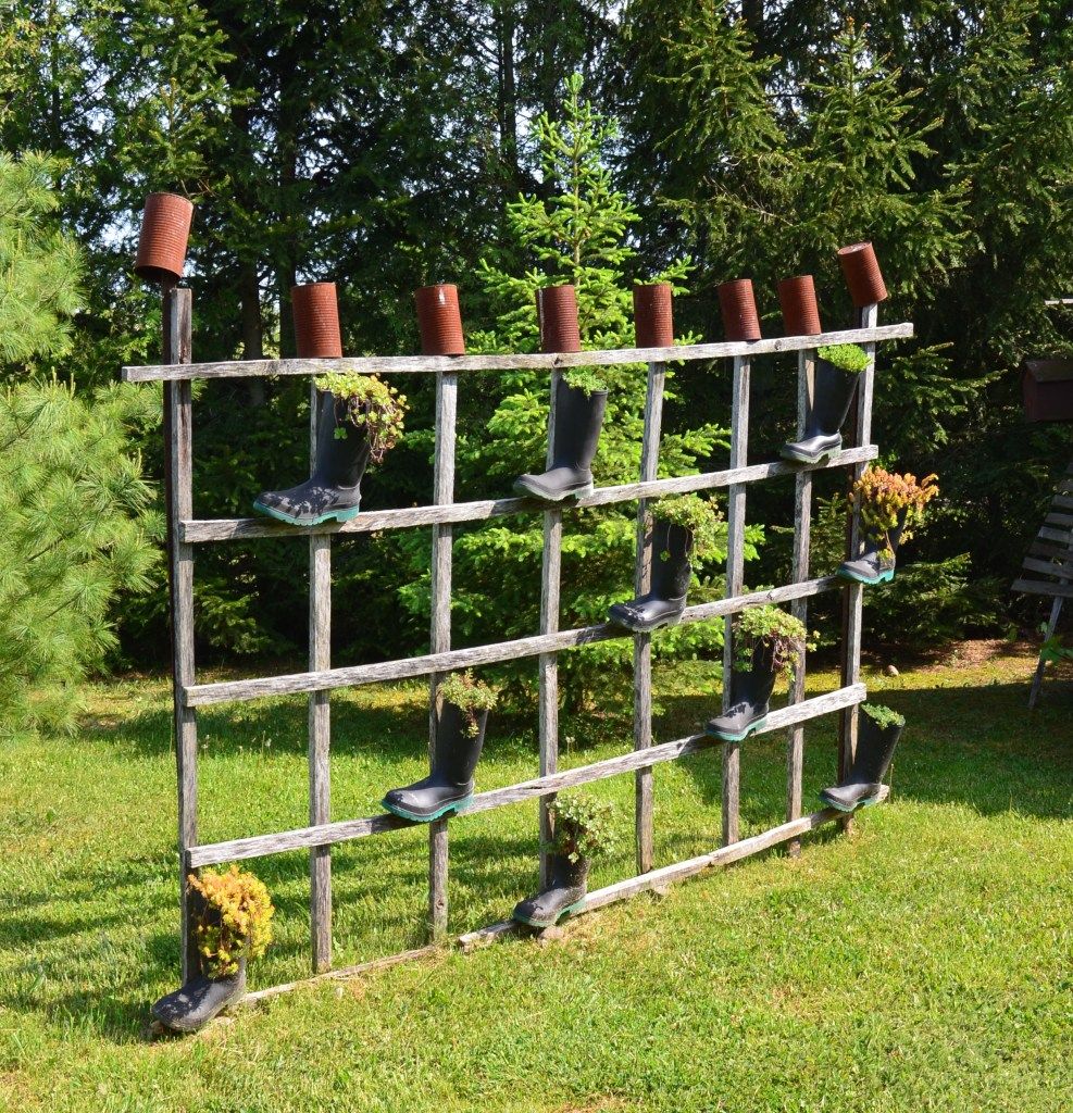 Ministry of the fence DIY sculpture, decor and funky seating in a remarkable country garden