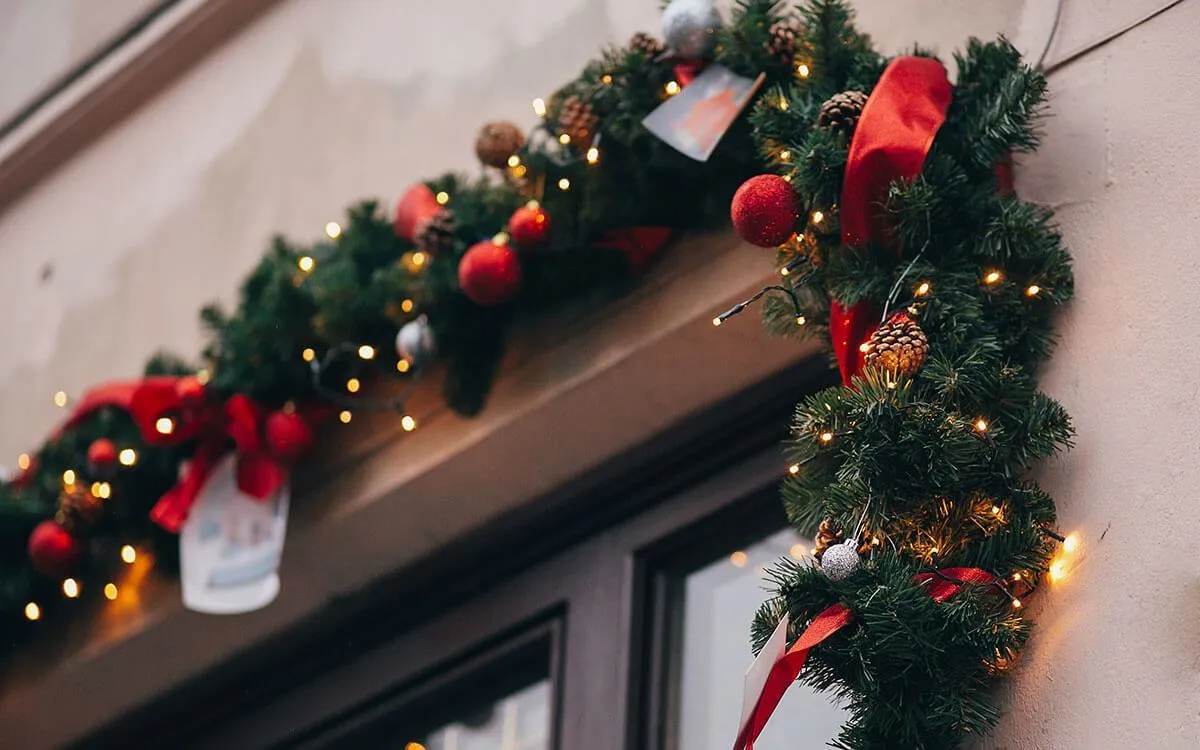 MMD Construction | Blog | Decorating Your Office Space For The Holidays
