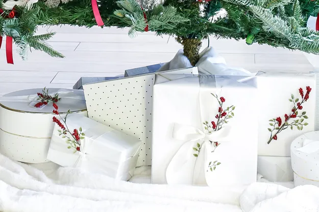 Modern Burgundy, White and Gold Christmas