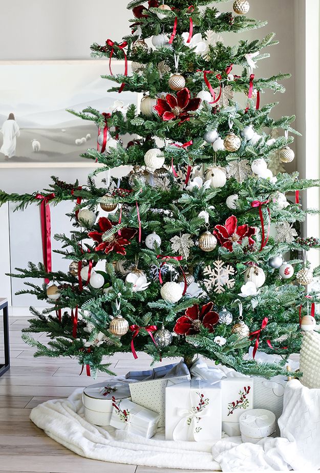 Modern Burgundy, White and Gold Christmas