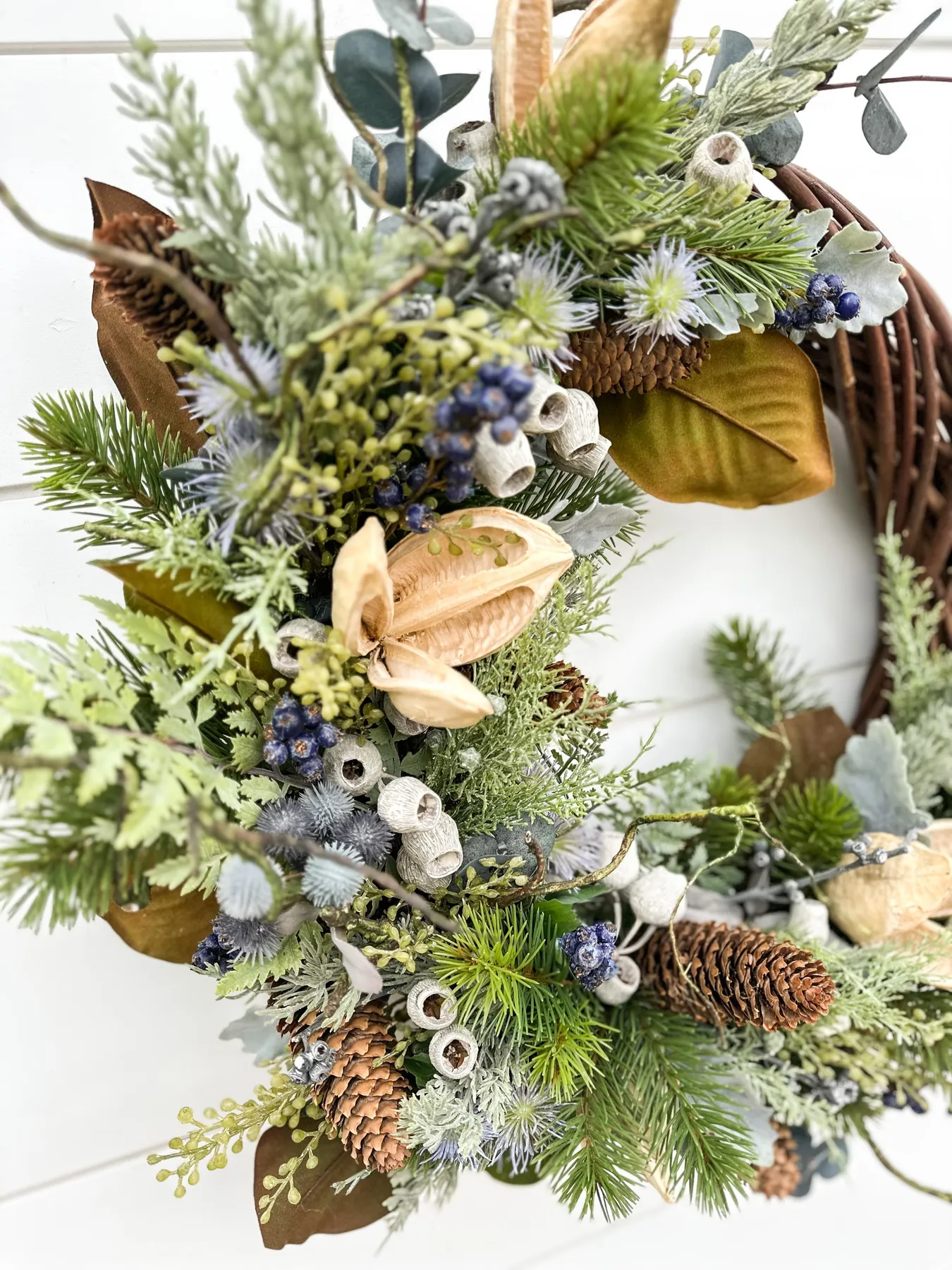 Modern Christmas Winter Black Gold Wreath Handmade Elegant — Blooming House