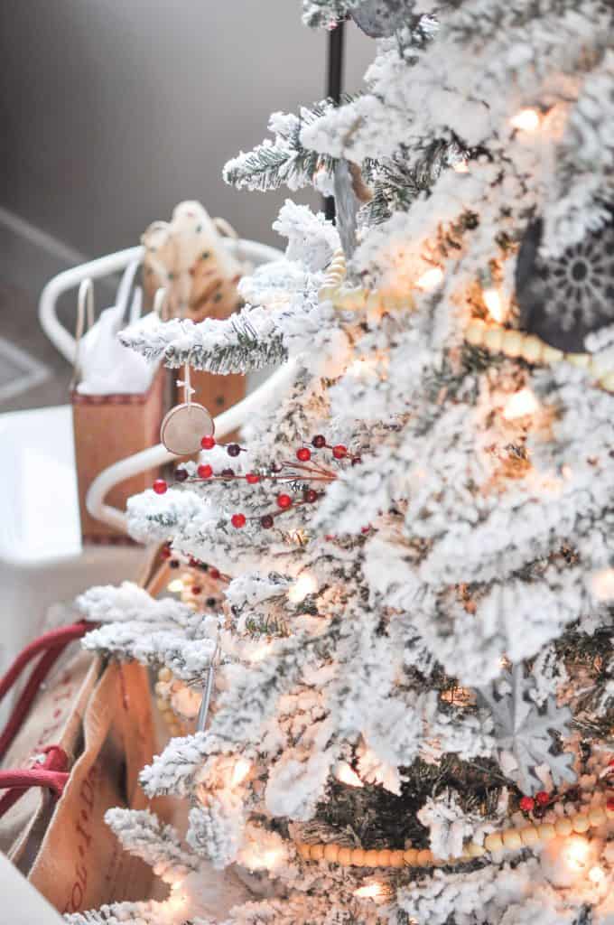 Modern Farmhouse Christmas Tree - The Crafty Blog Stalker