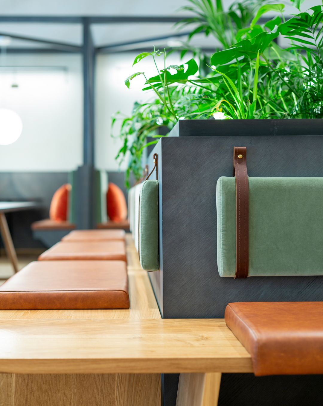 Modern Office Seating Indoor Plants Design