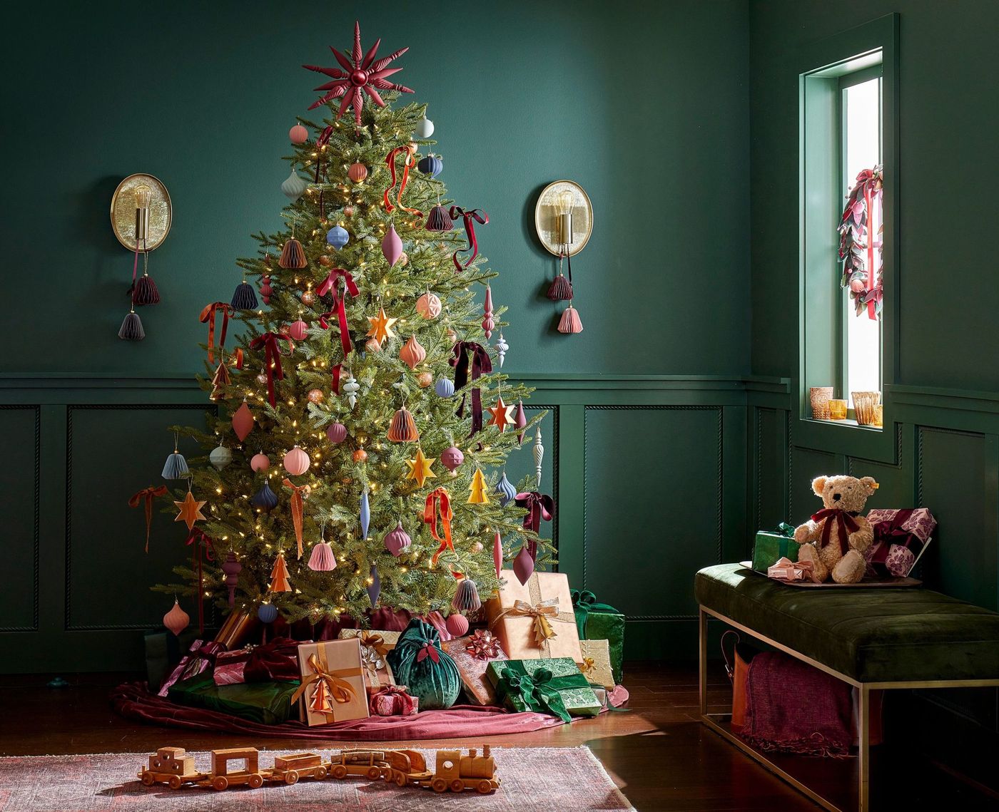 Moody Christmas Color Palettes Are Trending: Get the Look