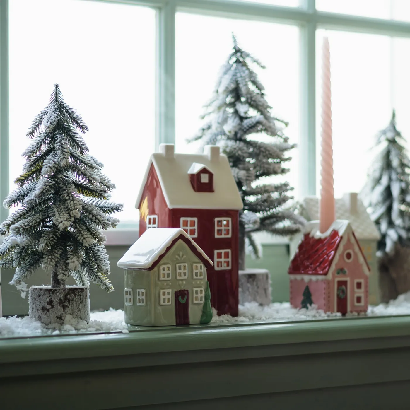 Multicolour Christmas village with LED, ceramic houses