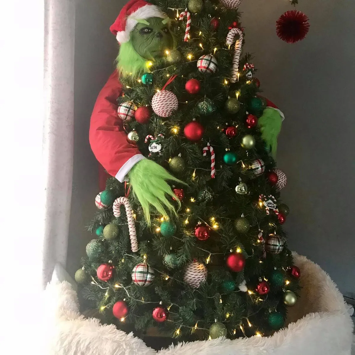 Mum creates incredible Grinch Christmas tree for just £35 - and other parents are obsessed - Daily Record