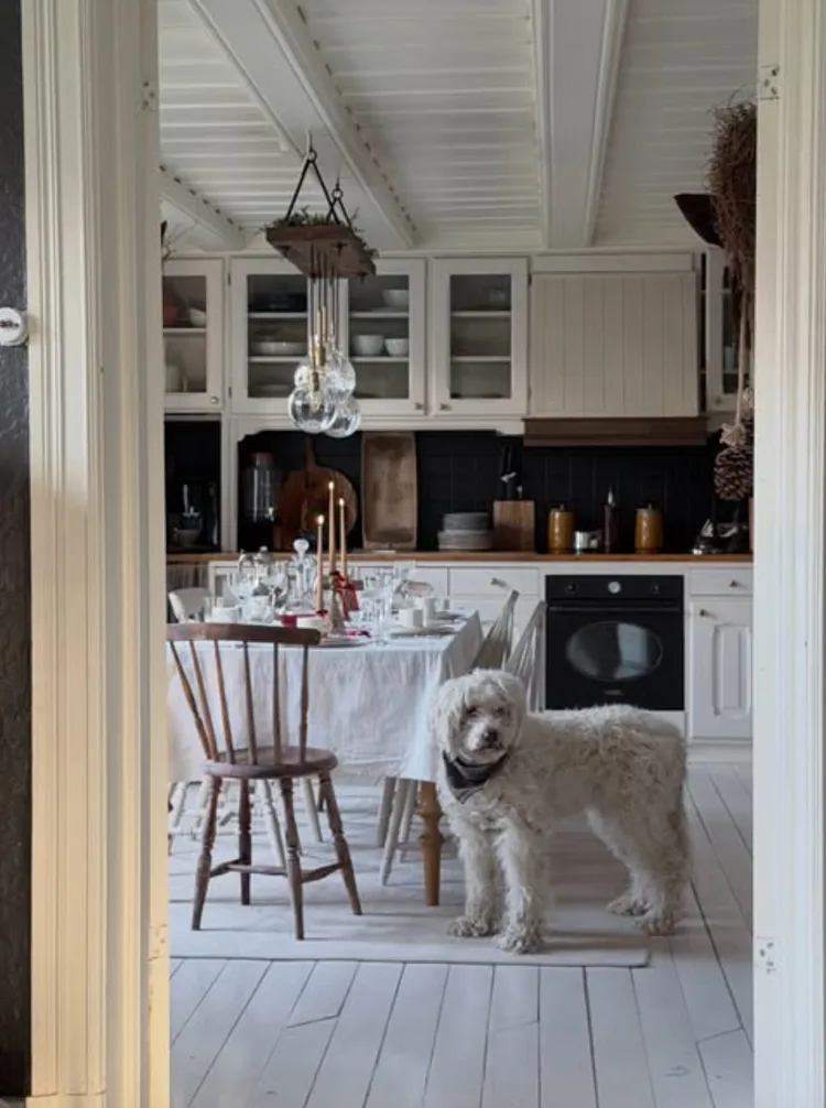 my scandinavian home: A cosy Swedish cottage ready for Christmas