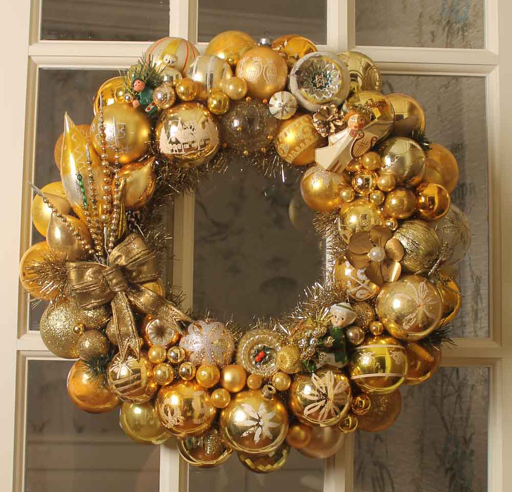 My vintage Christmas ornament wreaths for 2016: 'One is silver, and the other, gold' - Retro Renovation