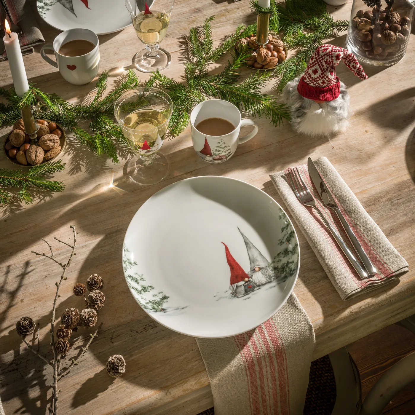 Nordic Christmas Gnomes Plate Set, 12 Pieces, for 4 people