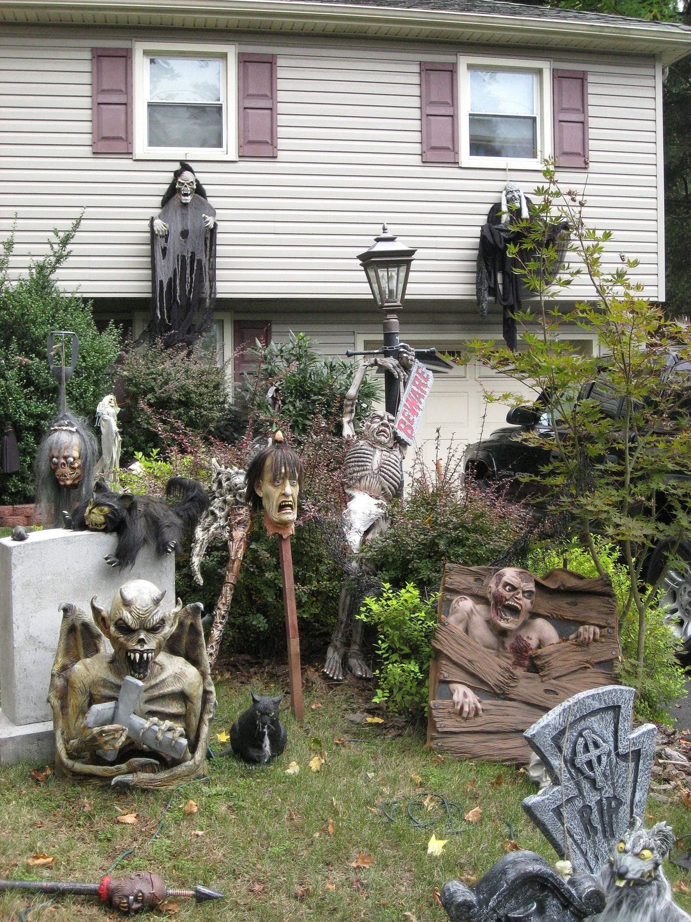 North Ave. Spooktacular Halloween 'Cemetery' on Display | Scotch Plains, NJ Patch