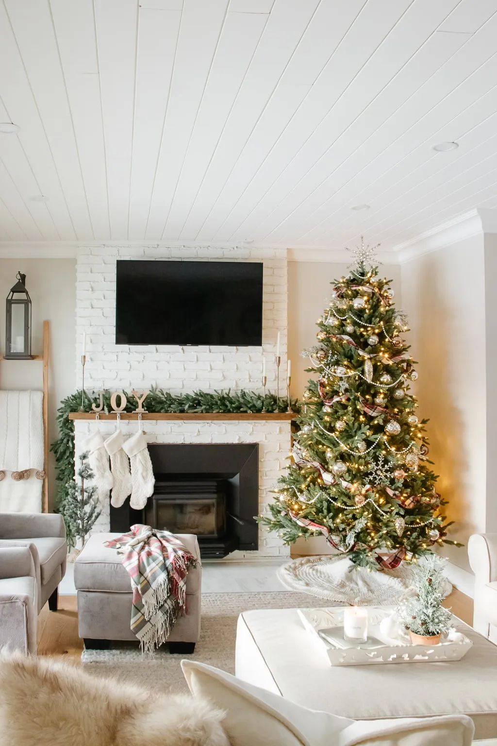 Nostalgic + Cozy Christmas Home Tour - Making it in the Mountains