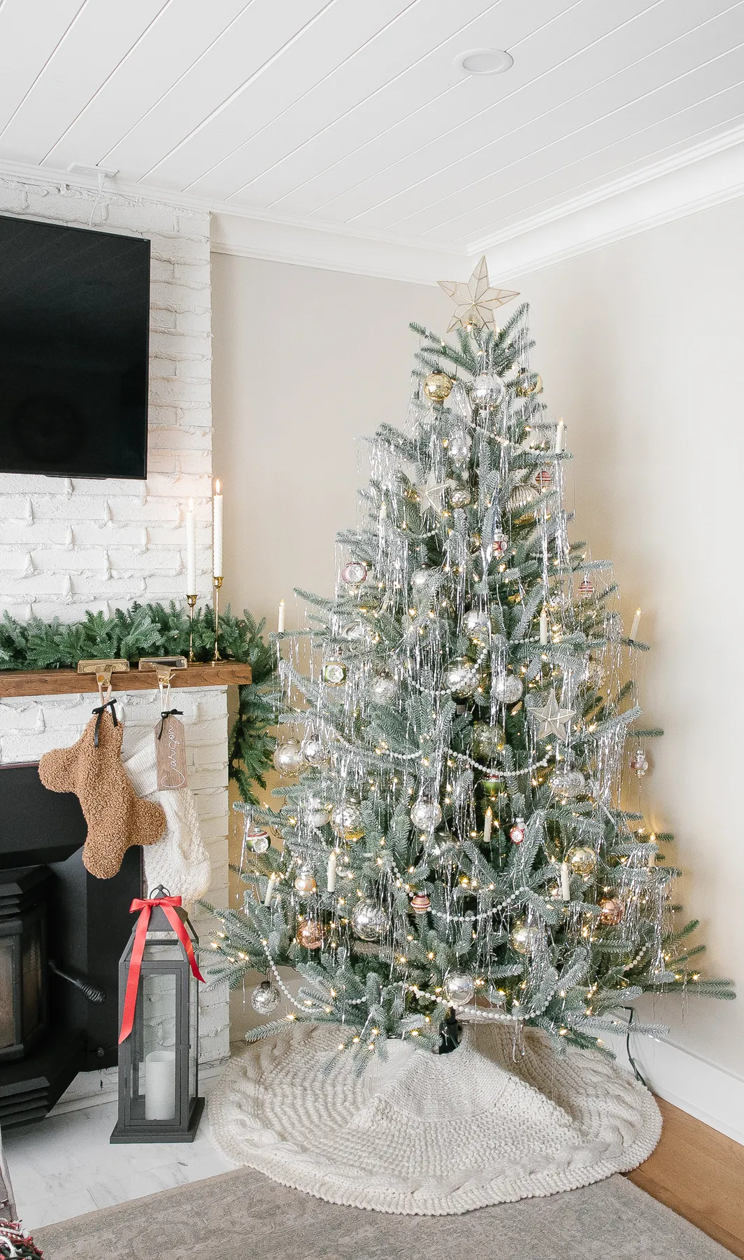 Nostalgic Vintage Inspired Christmas Tree - Making it in the Mountains