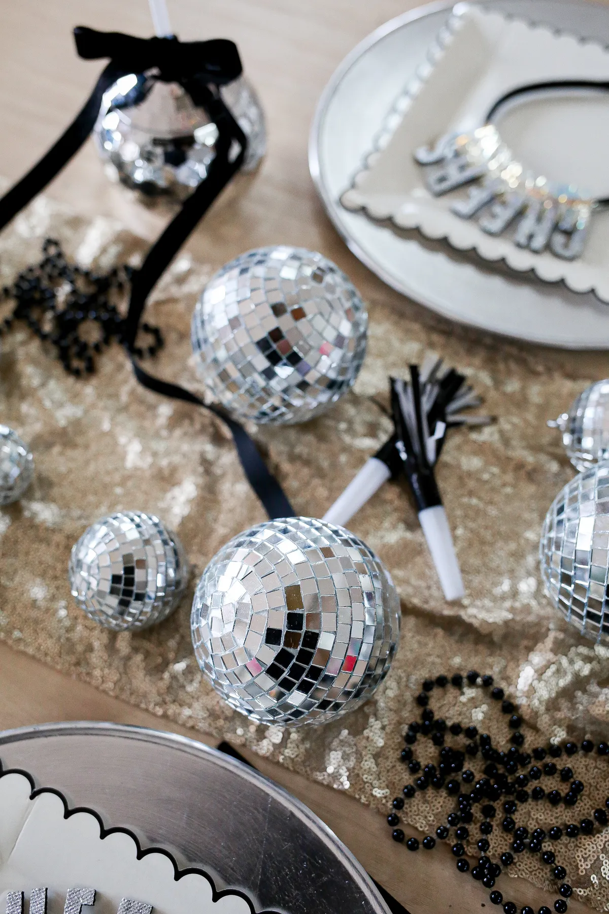 nye table setting - amanda party + home