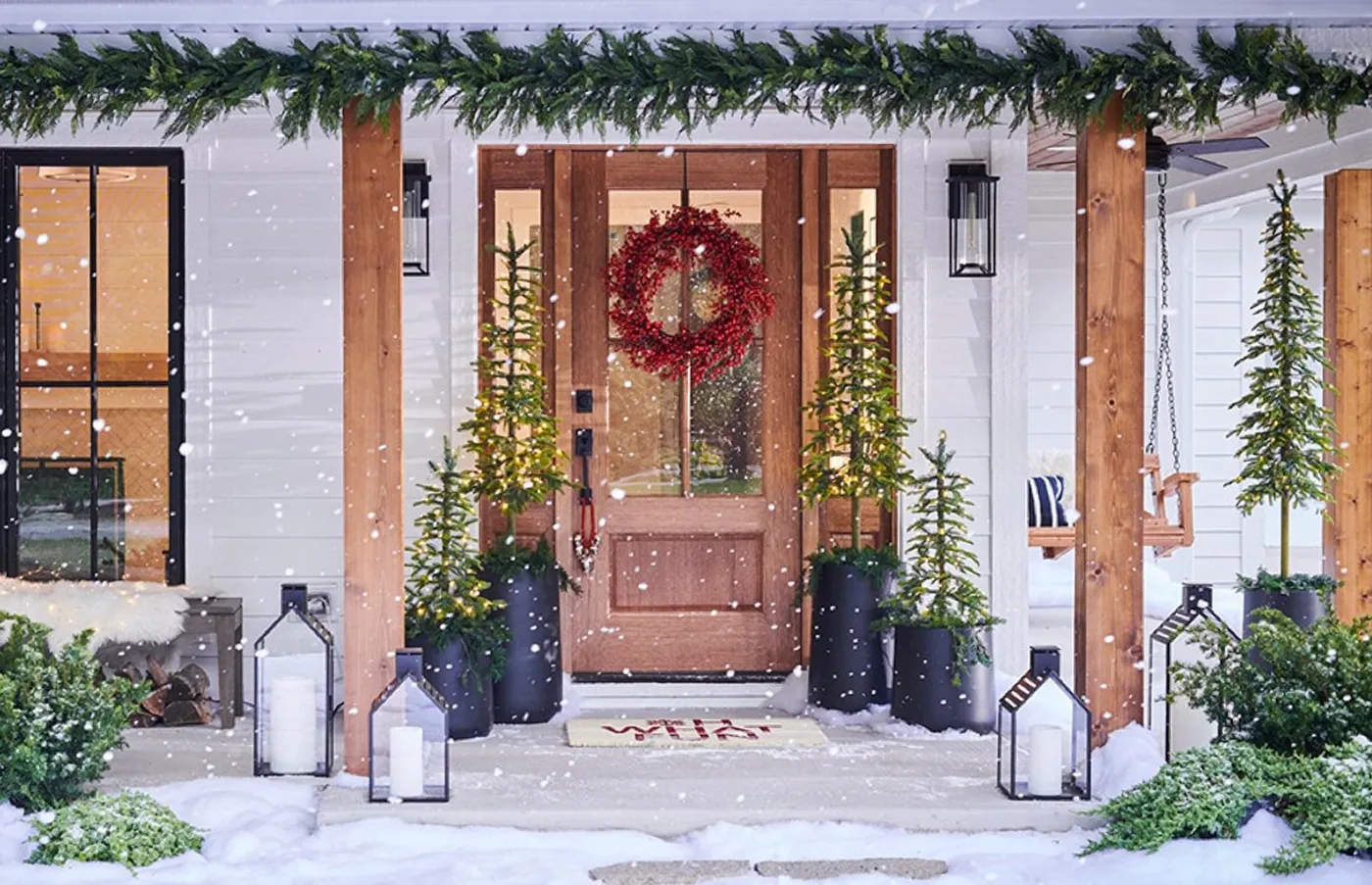 Outdoor Christmas decorating ideas | loveproperty.com