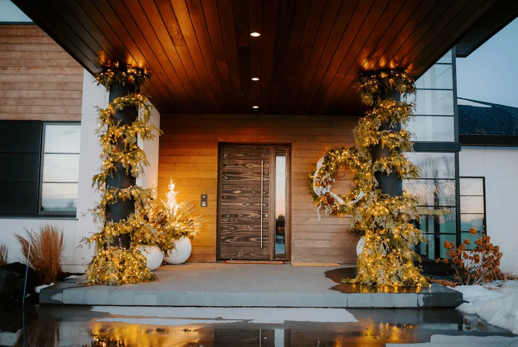 Outdoor Holiday Decor and Planters: Tips From the Professionals - Weller  Brothers