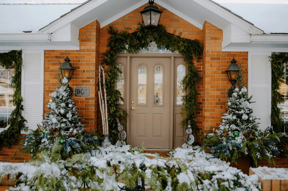 Outdoor Holiday Decor and Planters: Tips From the Professionals - Weller Brothers