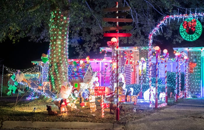 Pensacola homes light up the night for the holidays