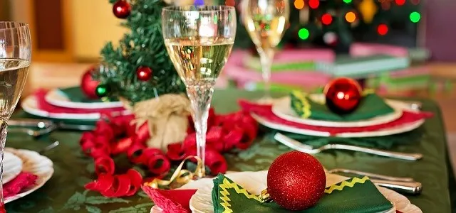 Prepping For Christmas Dinner In Your Apartment - Manhattan Living