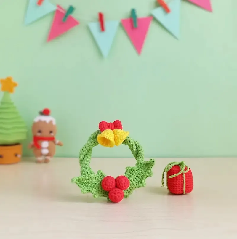 Quick Yarnbusting Crochet Christmas Ornament and Stocking Stuffer Amigurumi  Patterns / The Beading Gem