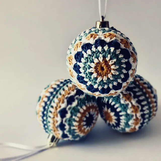 Ravelry: Christmas Baubles pattern by Zsófia Muraközi