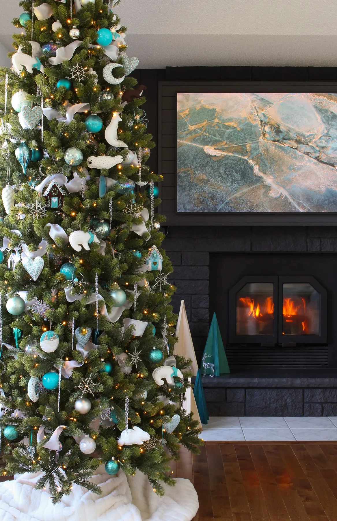 Realistic Artificial Christmas Tree from King of Christmas Review | Dans le  Lakehouse