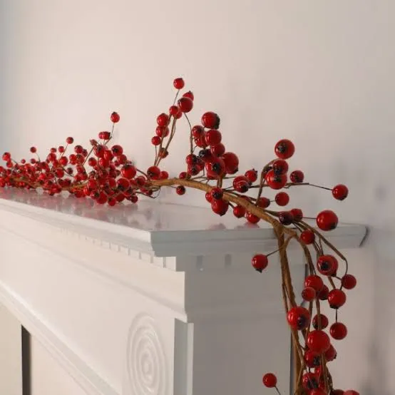 Red Berry Garland - 274cm
