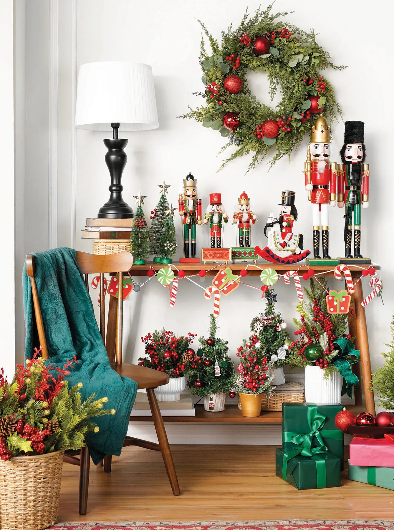 Red,Green & New: Decorating ideas for the holidays - PeopleAsia