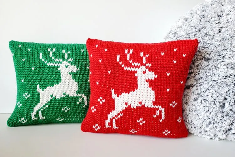 Reindeer Pillow - Free Crochet Pattern