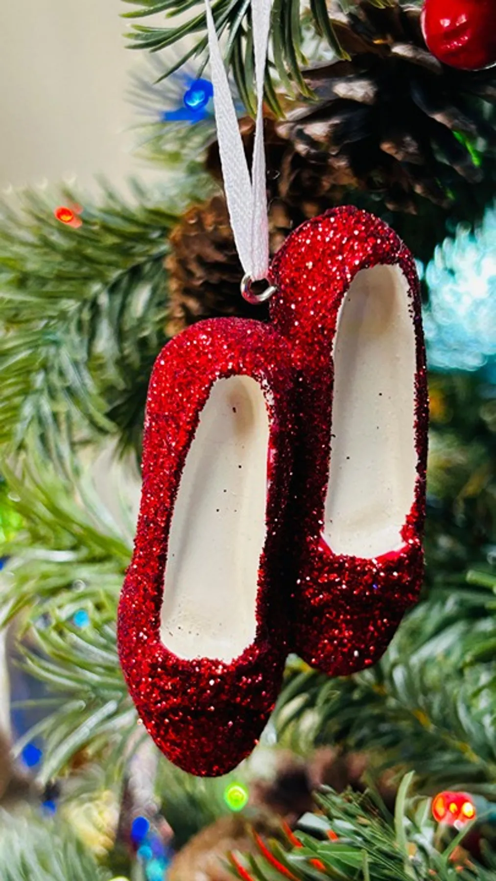 RUBY SLIPPER CHRISTMAS TREE ORNAMENT GLITTERY | Mercari