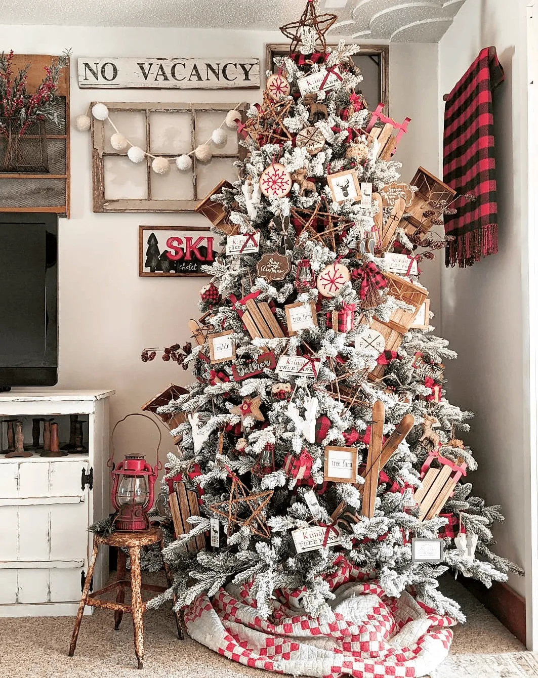 Rustic Farmhouse Christmas Tree 43 Rustic Christmas Tree Ideas That Feel  Cozy And Timeless