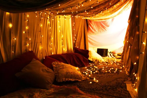 SheLists: 25 DIY Interior Christmas Light Ideas - Inspiration ♥
