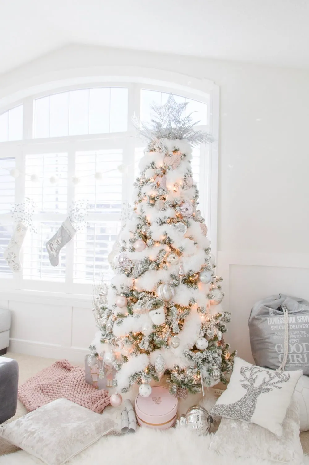 Sophisticated Blue and Red Christmas Tree | CITRINELIVING gorgeous tree or decor ornaments