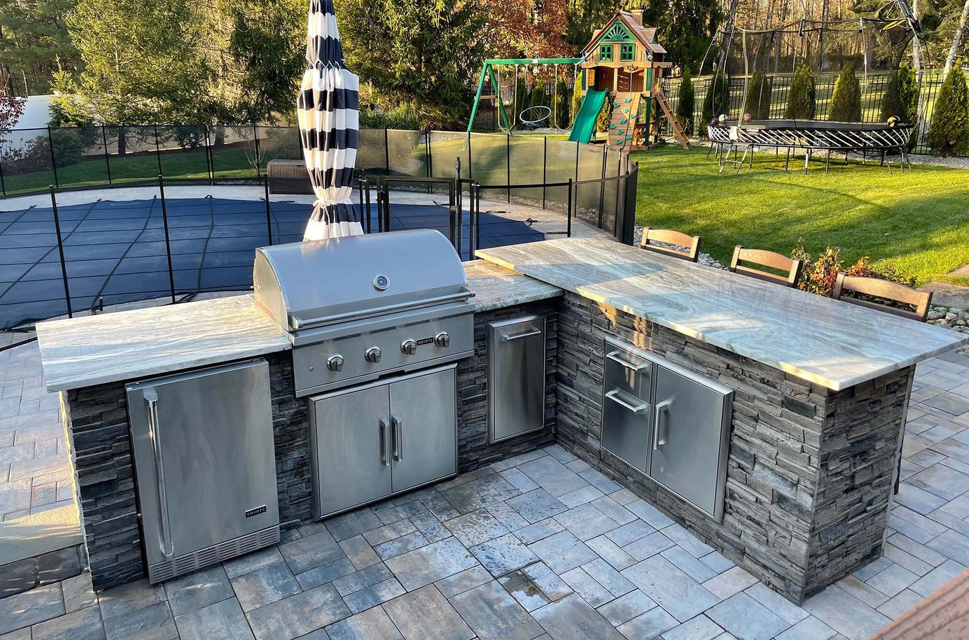 Stunning Surfaces Under the Sun: Outdoor Kitchen Countertops