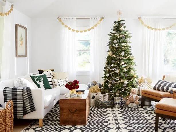 Stylists' Tips for Decorating a Photo-Ready Christmas Tree | HGTV